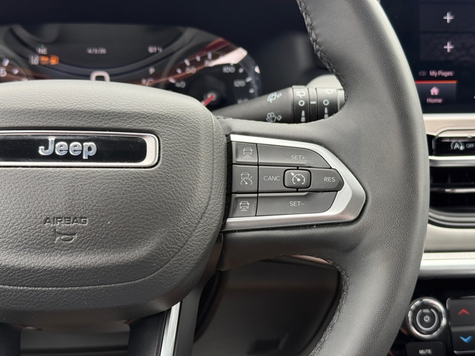 2025 Jeep Compass Limited 4x4, 39694, Photo