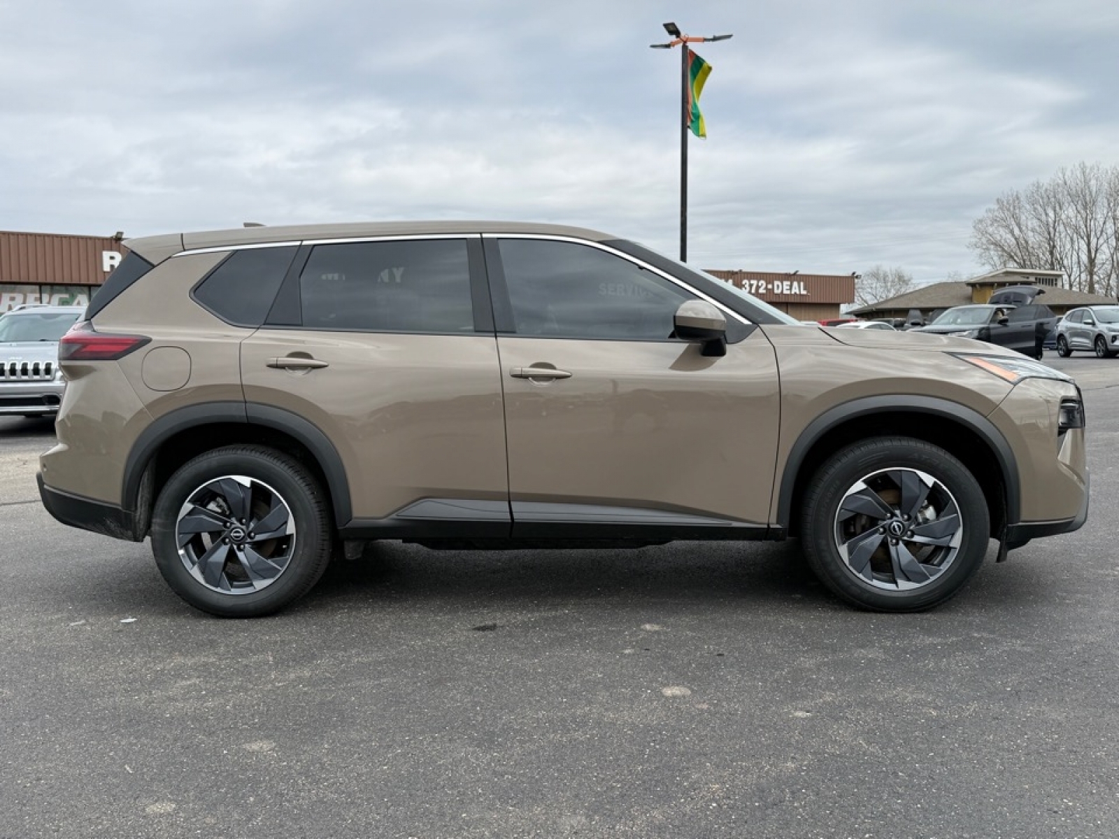 2025 Nissan Rogue SV FWD, 39693, Photo