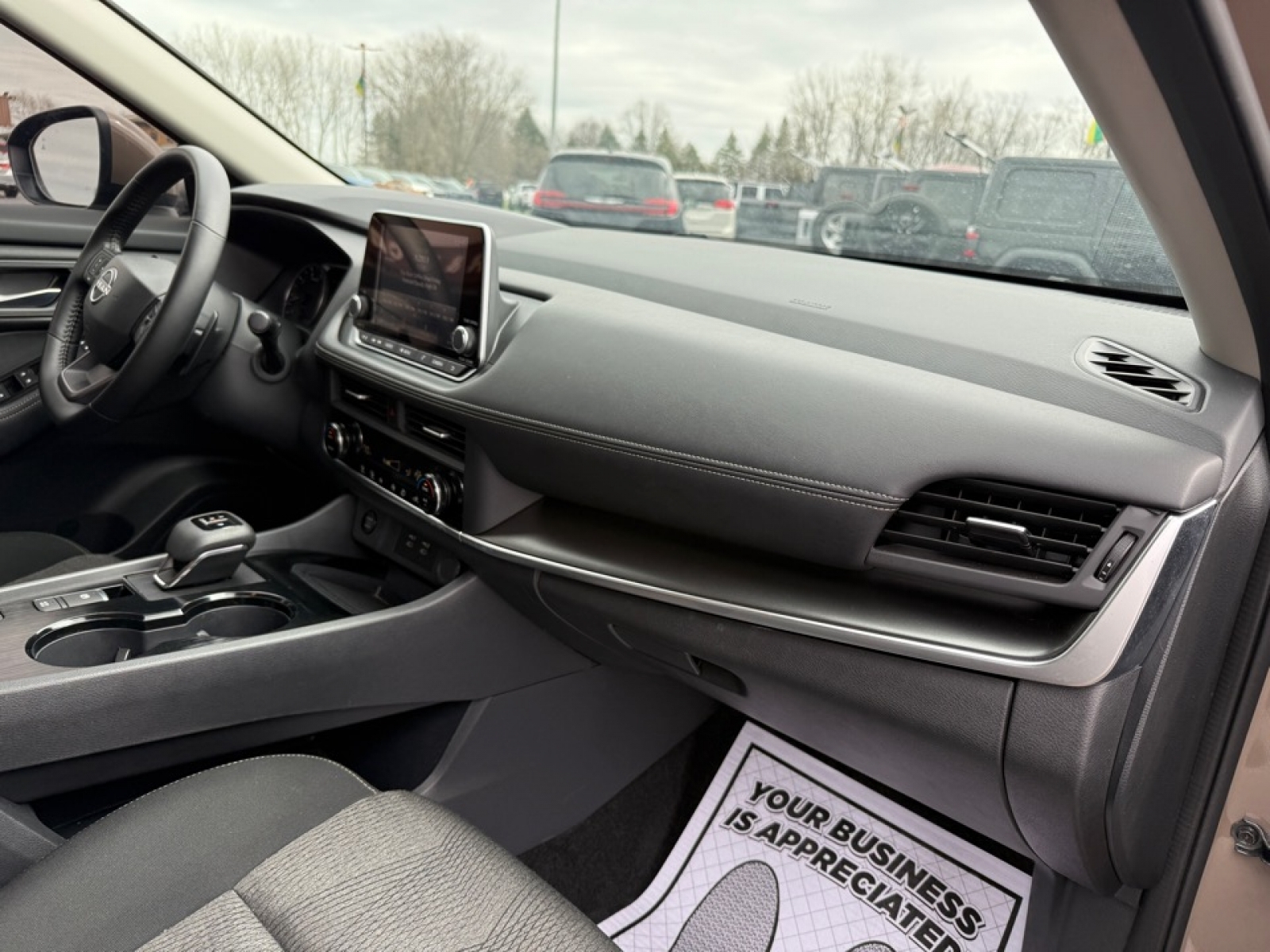 2025 Nissan Rogue SV FWD, 39693, Photo