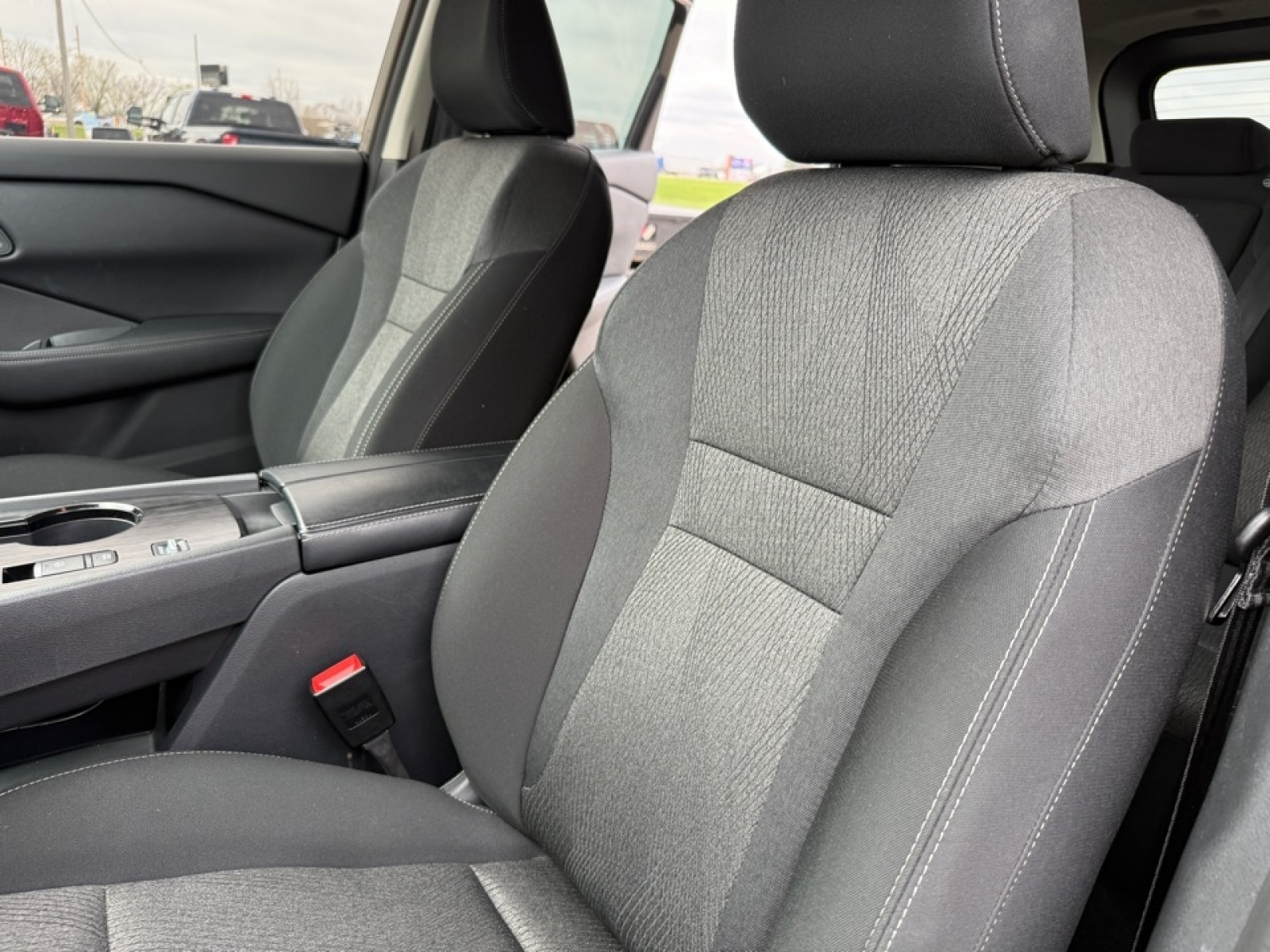 2025 Nissan Rogue SV FWD, 39693, Photo