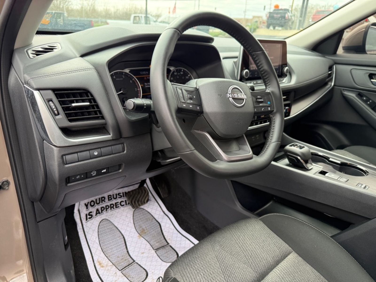 2025 Nissan Rogue SV FWD, 39693, Photo