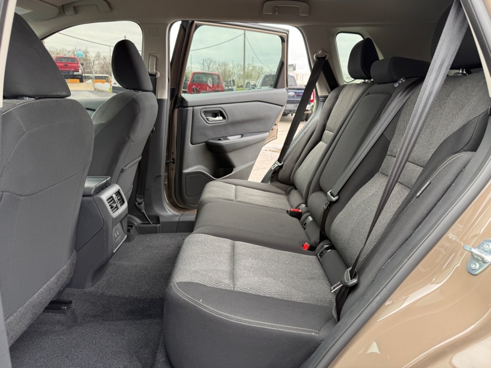 2025 Nissan Rogue SV FWD, 39693, Photo