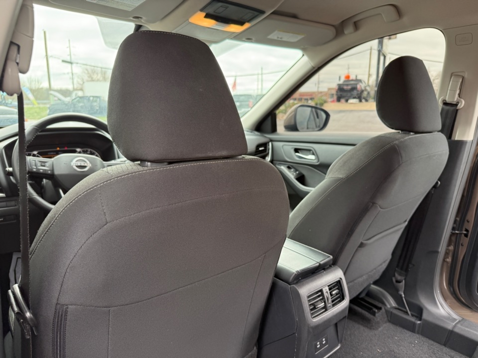 2025 Nissan Rogue SV FWD, 39693, Photo