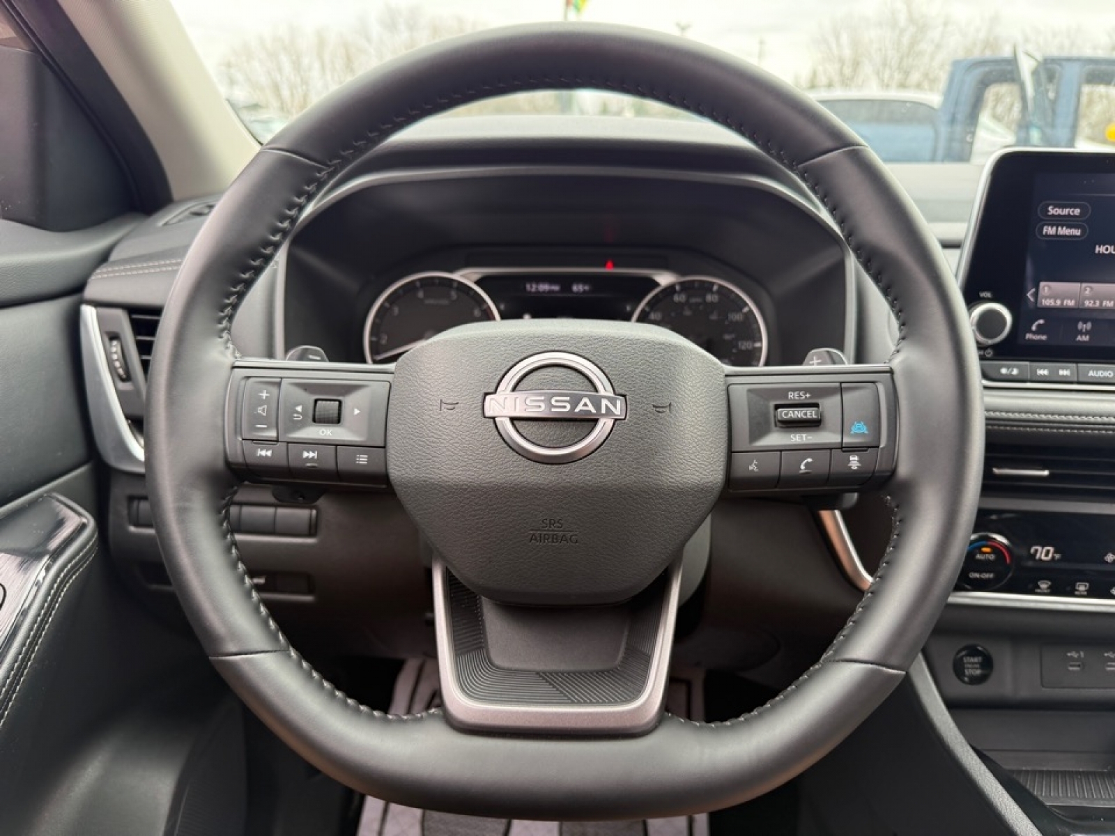 2025 Nissan Rogue SV FWD, 39693, Photo