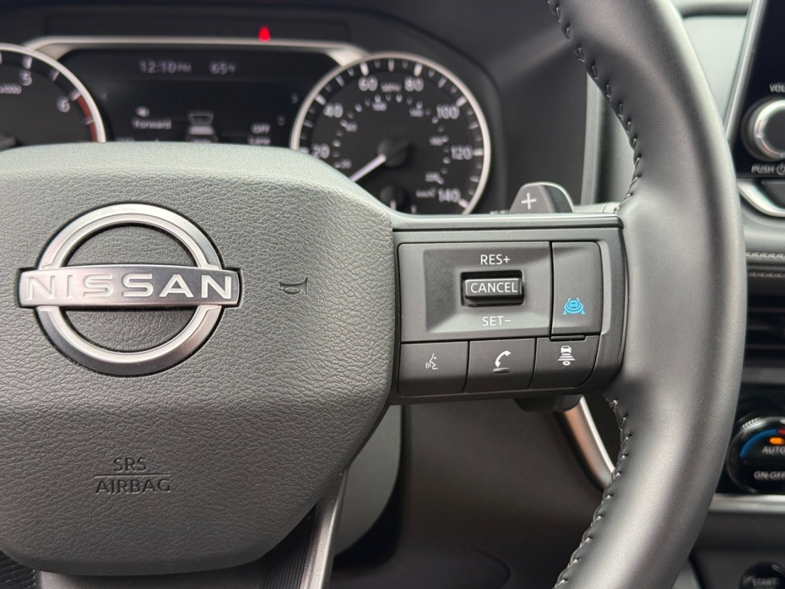 2025 Nissan Rogue SV FWD, 39693, Photo