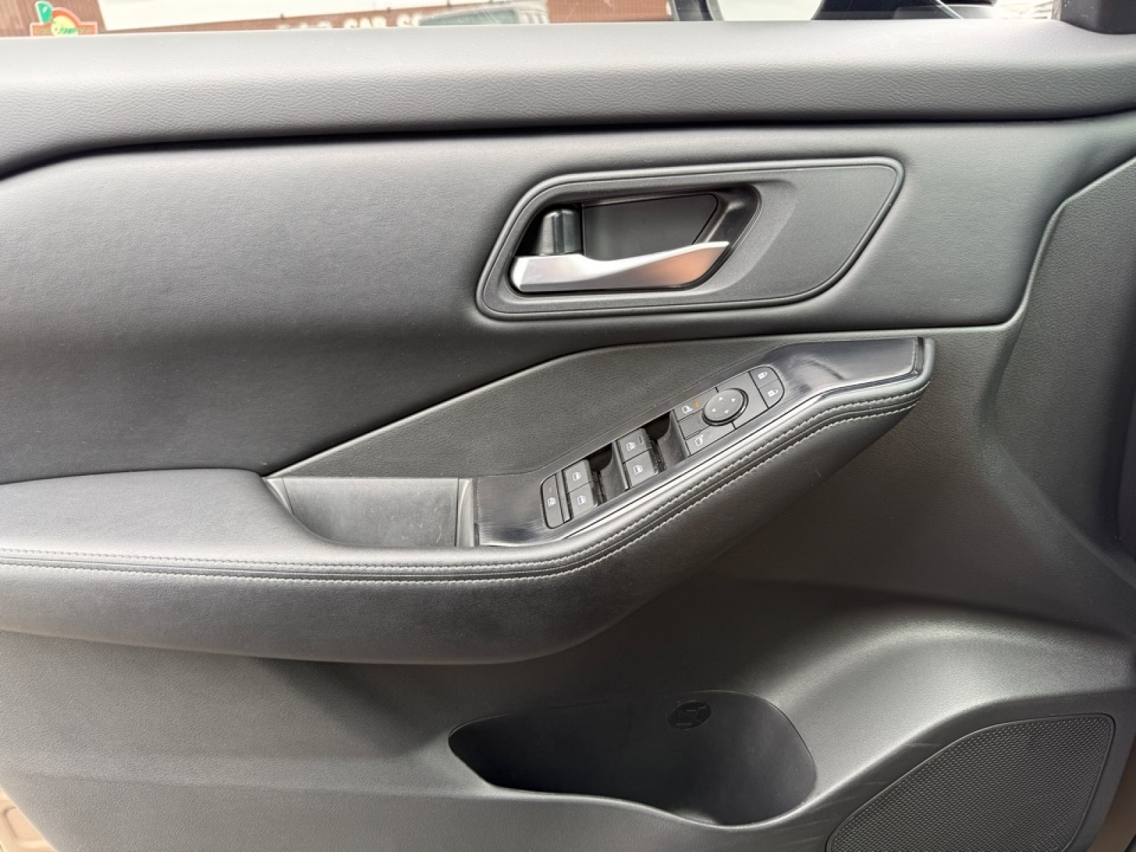 2025 Nissan Rogue SV FWD, 39693, Photo