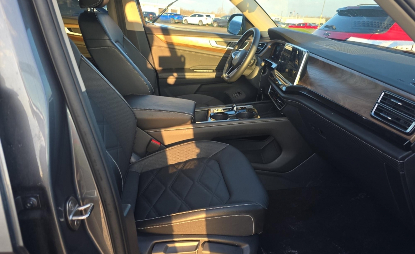 2025 Volkswagen Atlas 2.0T SE w/Technology, 39832, Photo