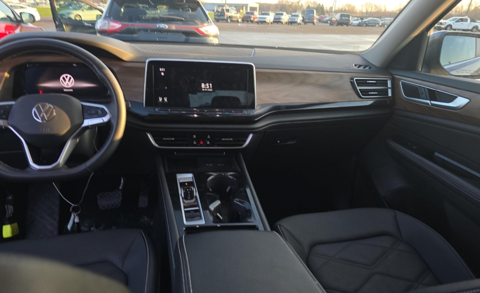 2025 Volkswagen Atlas 2.0T SE w/Technology, 39832, Photo