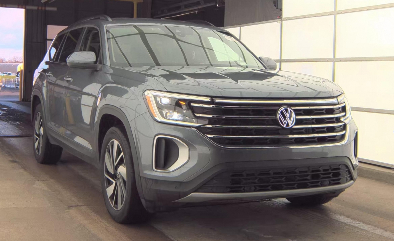 2025 Volkswagen Atlas 2.0T SE w/Technology, 39832, Photo