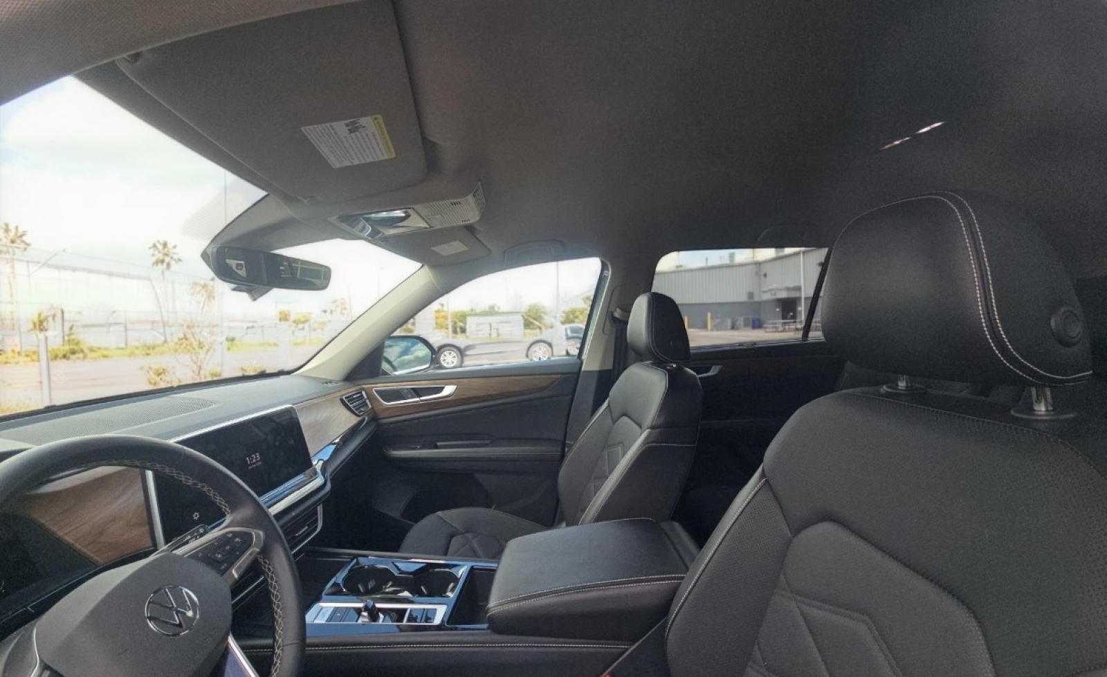 2025 Volkswagen Atlas 2.0T SE w/Technology, 39839, Photo