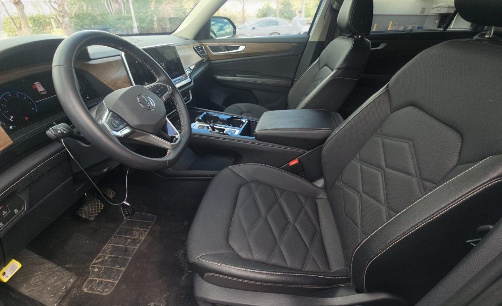 2025 Volkswagen Atlas 2.0T SE w/Technology, 39839, Photo