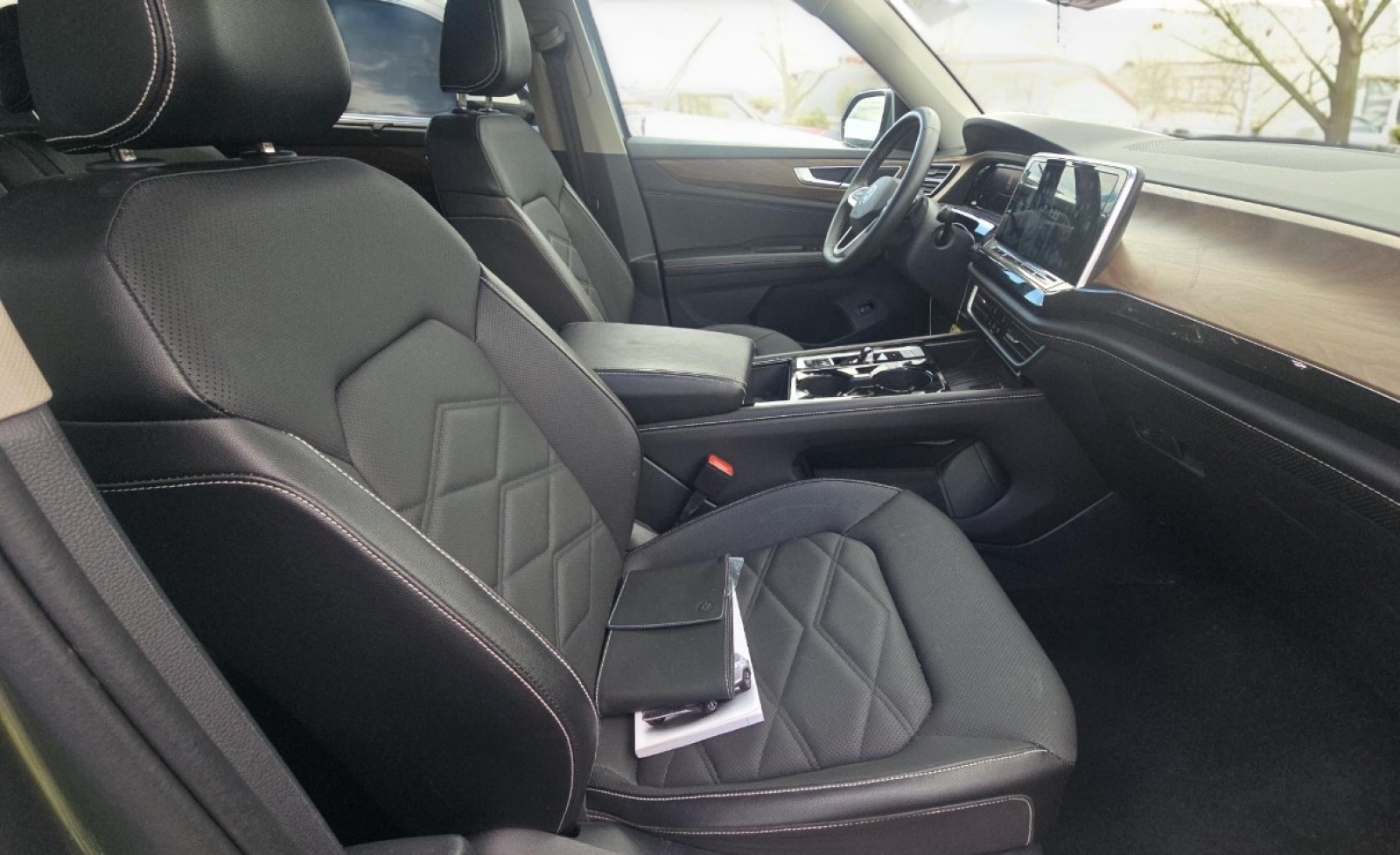 2025 Volkswagen Atlas 2.0T SE w/Technology, 39839, Photo