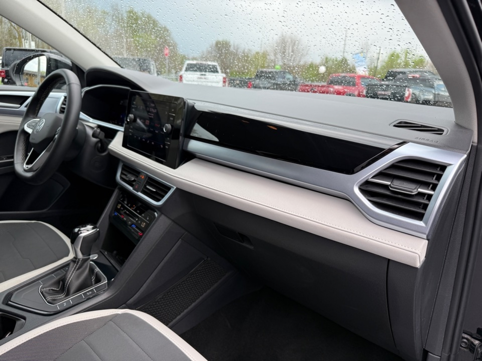 2025 Volkswagen Taos 1.5T SE, 39798, Photo