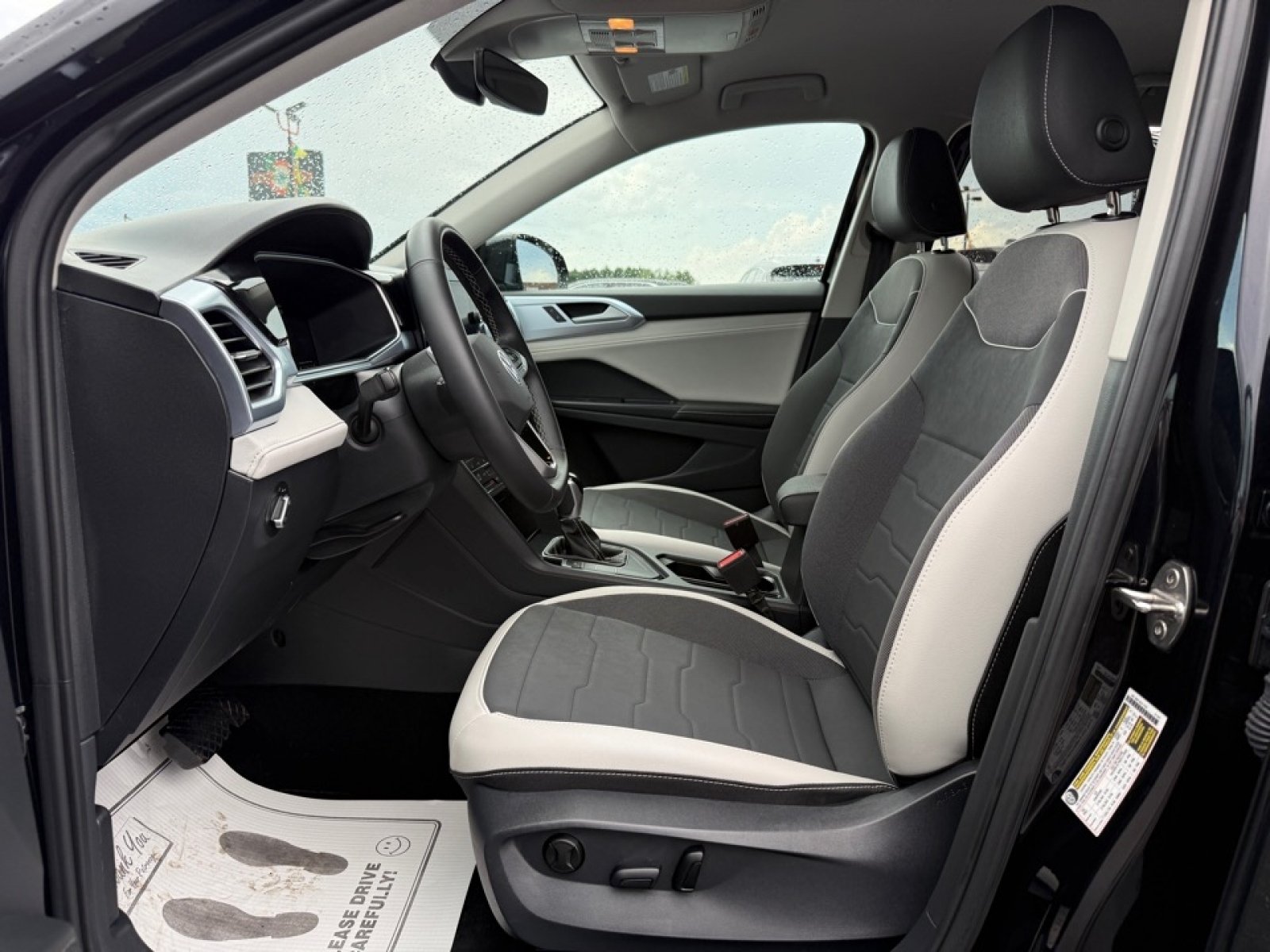 2025 Volkswagen Taos 1.5T SE, 39798, Photo