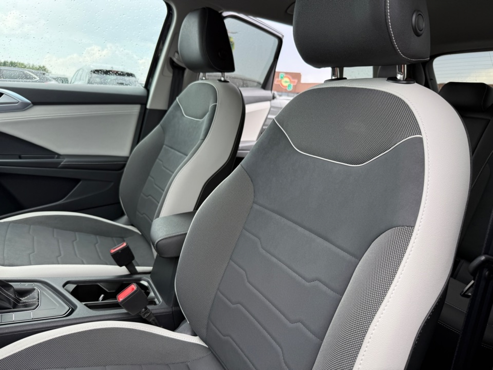 2025 Volkswagen Taos 1.5T SE, 39798, Photo