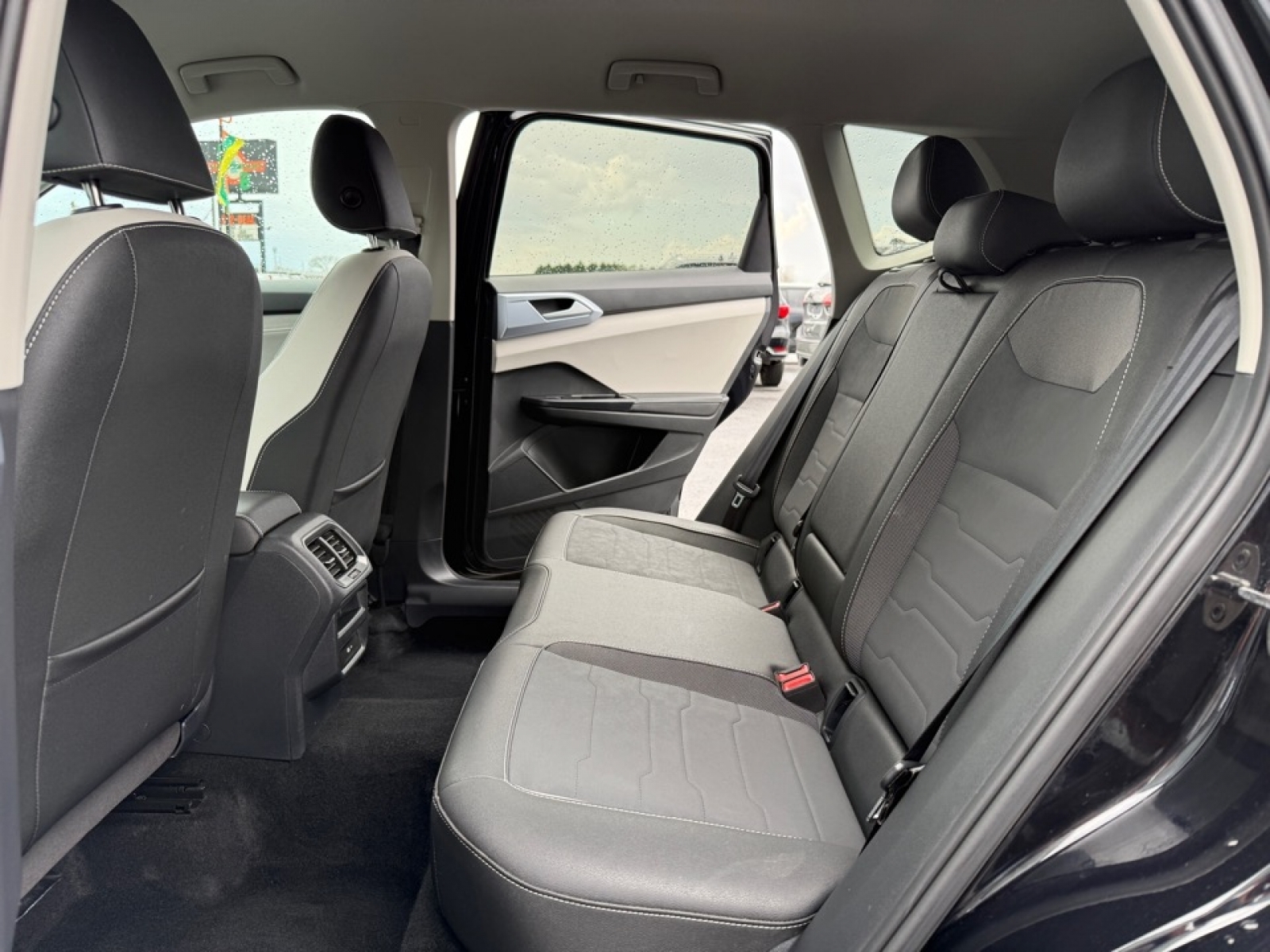 2025 Volkswagen Taos 1.5T SE, 39798, Photo