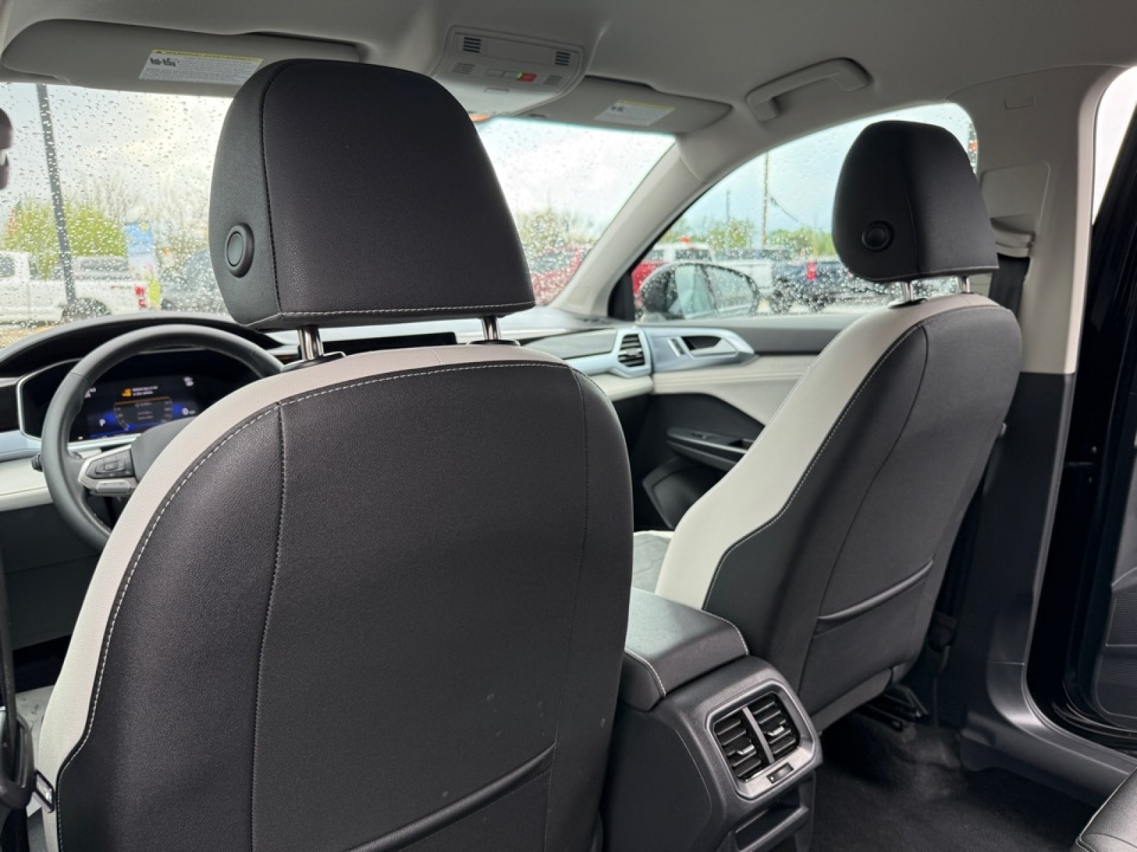 2025 Volkswagen Taos 1.5T SE, 39798, Photo