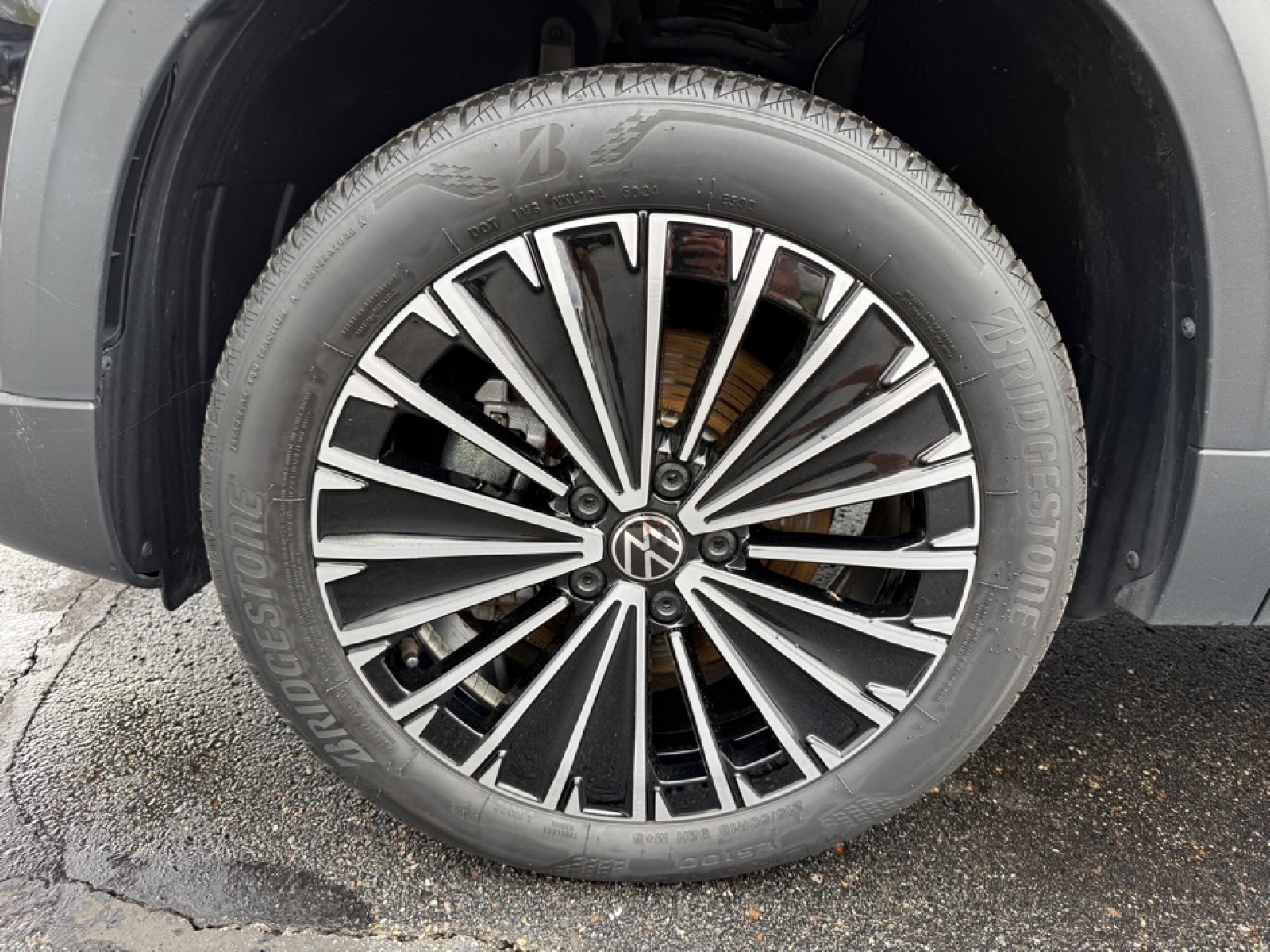 2025 Volkswagen Taos 1.5T SE, 39798, Photo