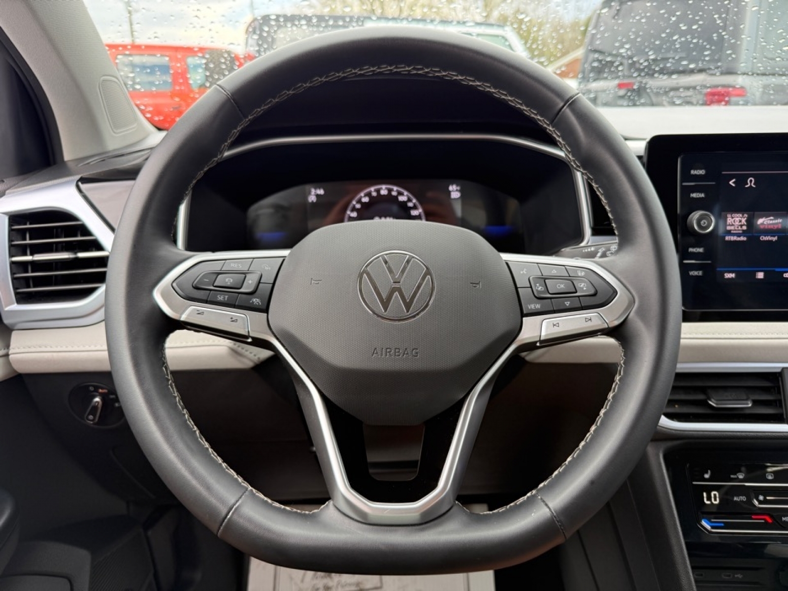 2025 Volkswagen Taos 1.5T SE, 39798, Photo