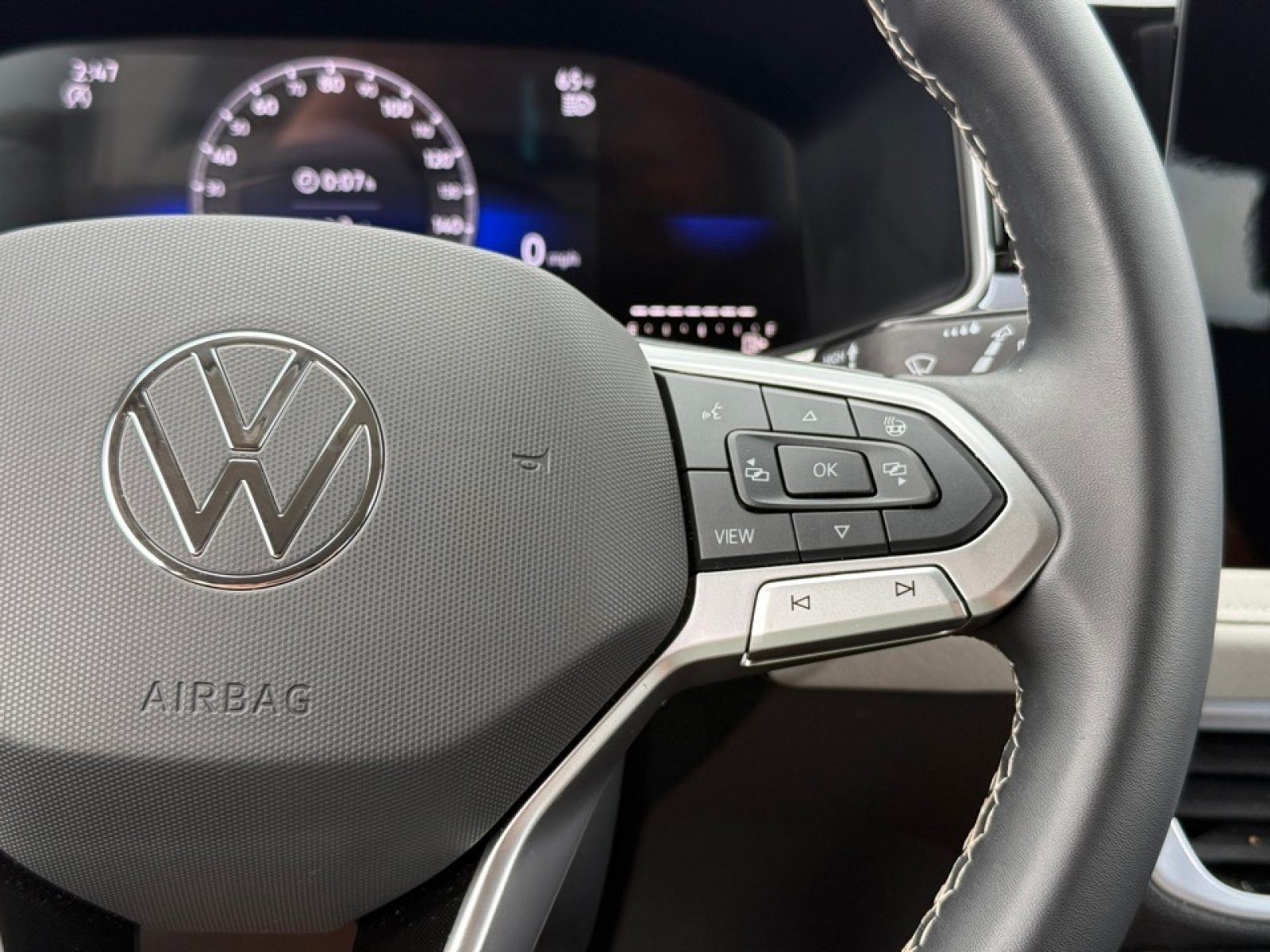 2025 Volkswagen Taos 1.5T SE, 39798, Photo