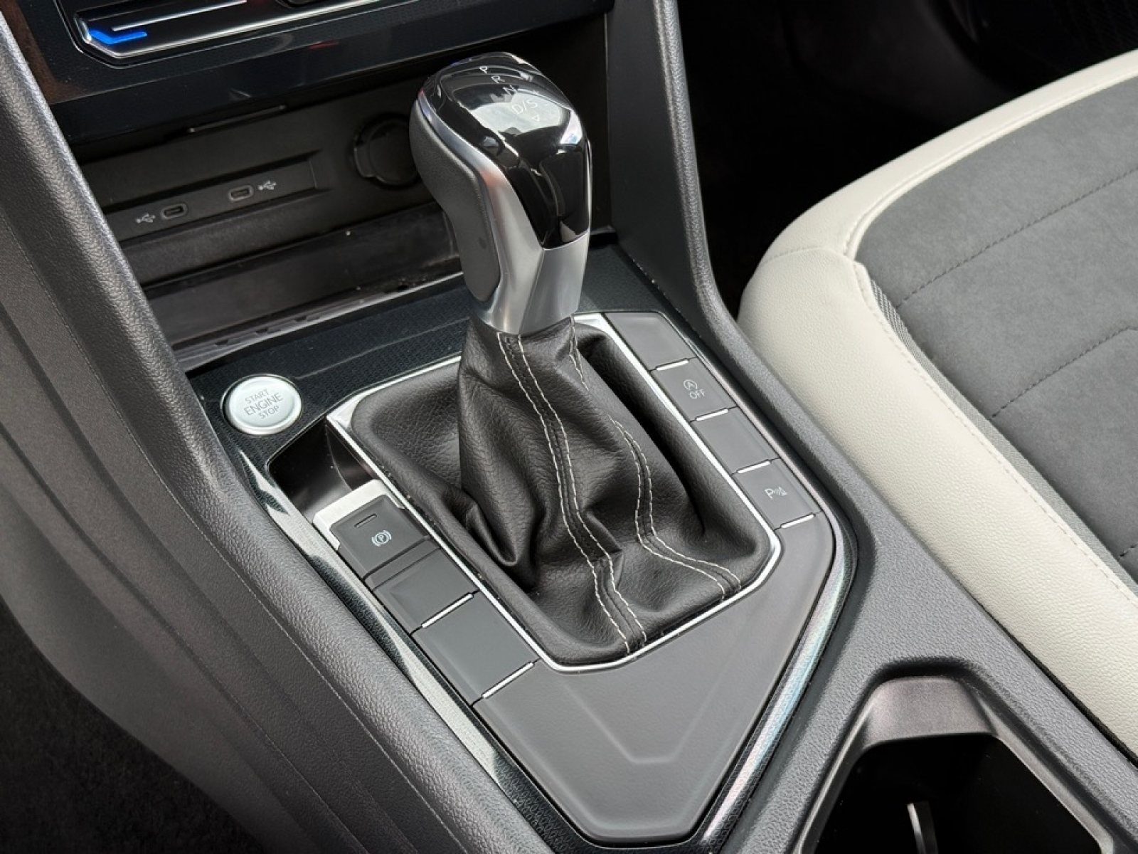 2025 Volkswagen Taos 1.5T SE, 39798, Photo