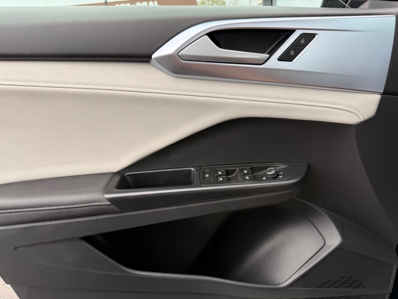 2025 Volkswagen Taos 1.5T SE, 39798, Photo