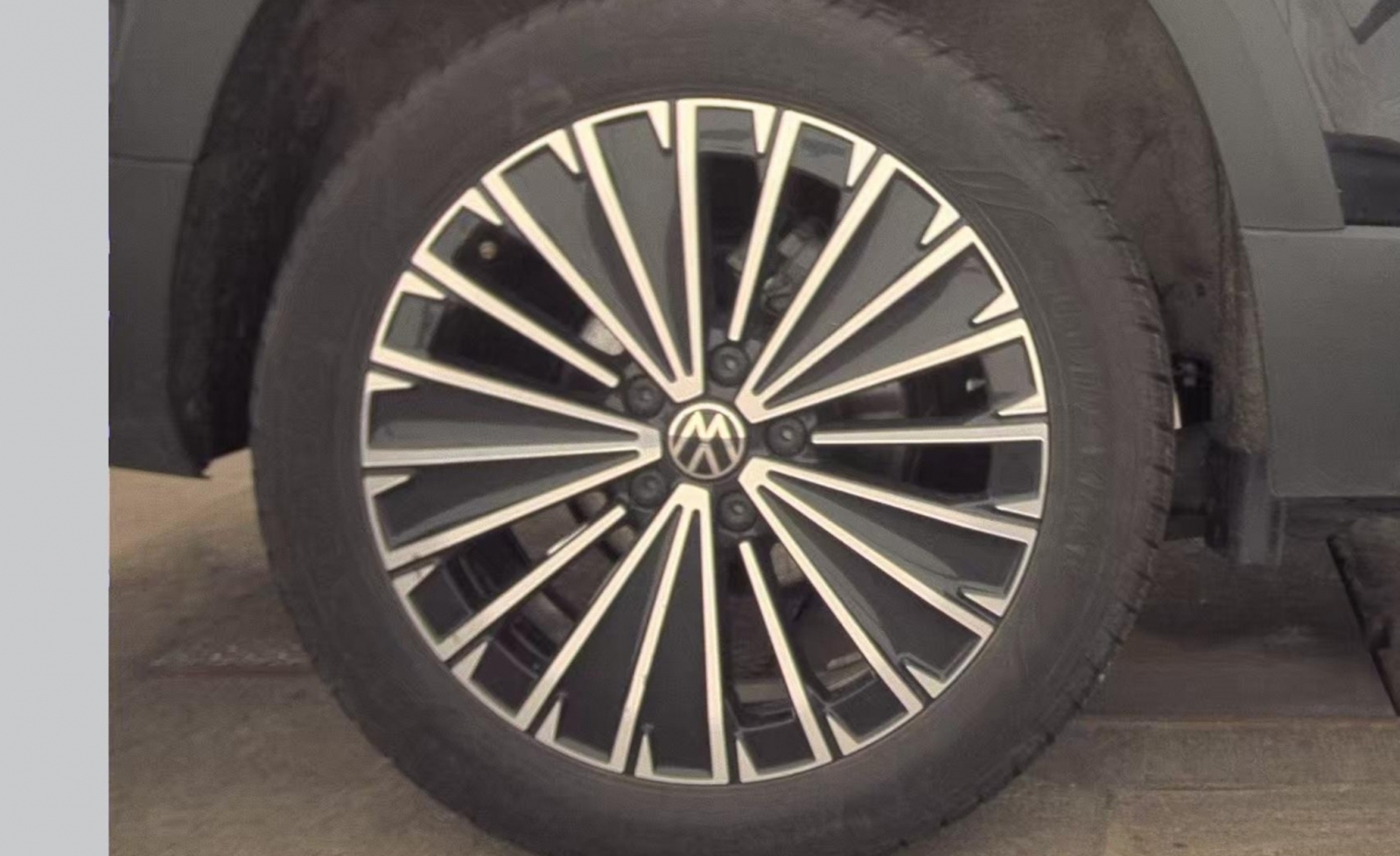 2025 Volkswagen Taos 1.5T SE, 39830, Photo