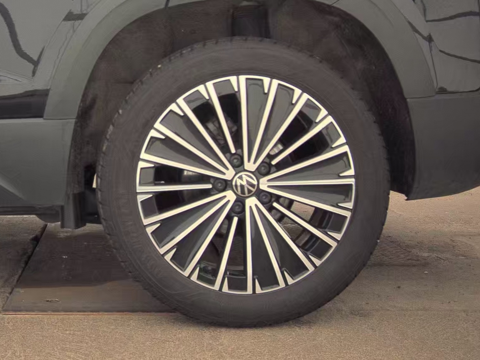 2025 Volkswagen Taos 1.5T SE, 39830, Photo