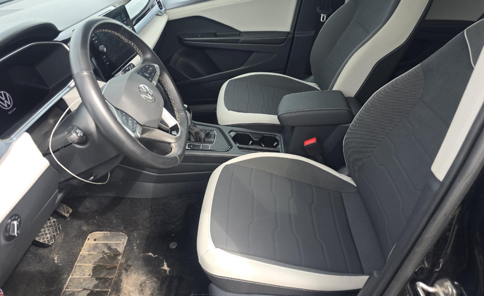 2025 Volkswagen Taos 1.5T SE, 39830, Photo