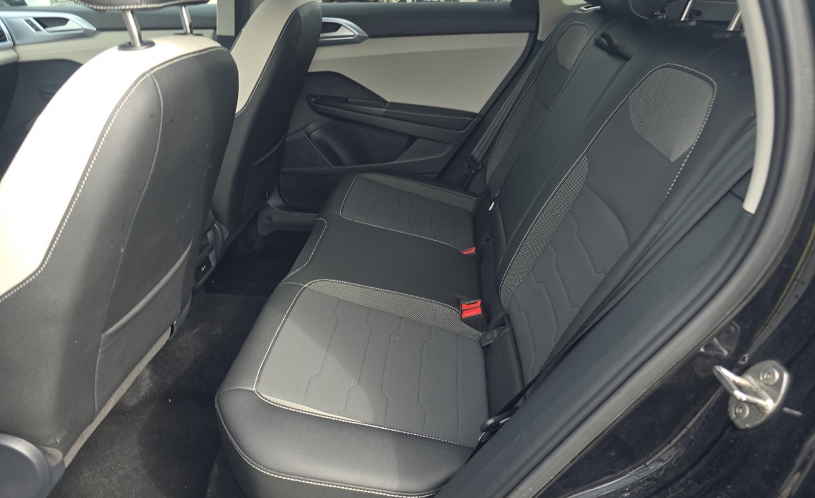 2025 Volkswagen Taos 1.5T SE, 39830, Photo