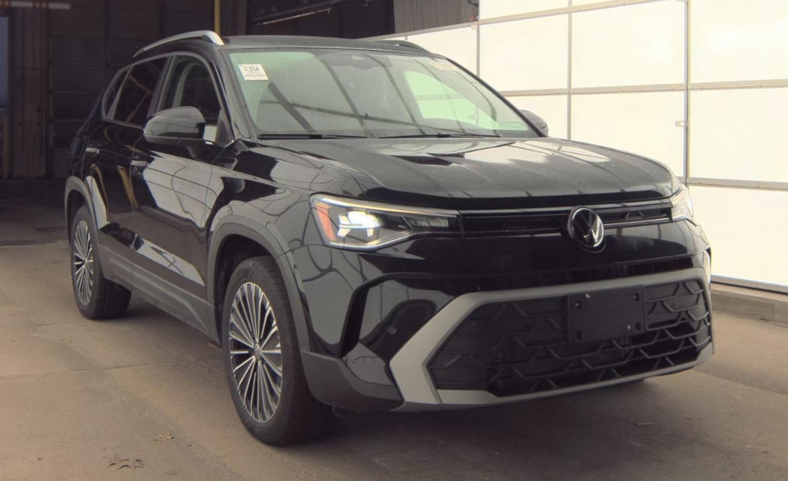 2025 Volkswagen Taos 1.5T SE, 39830, Photo