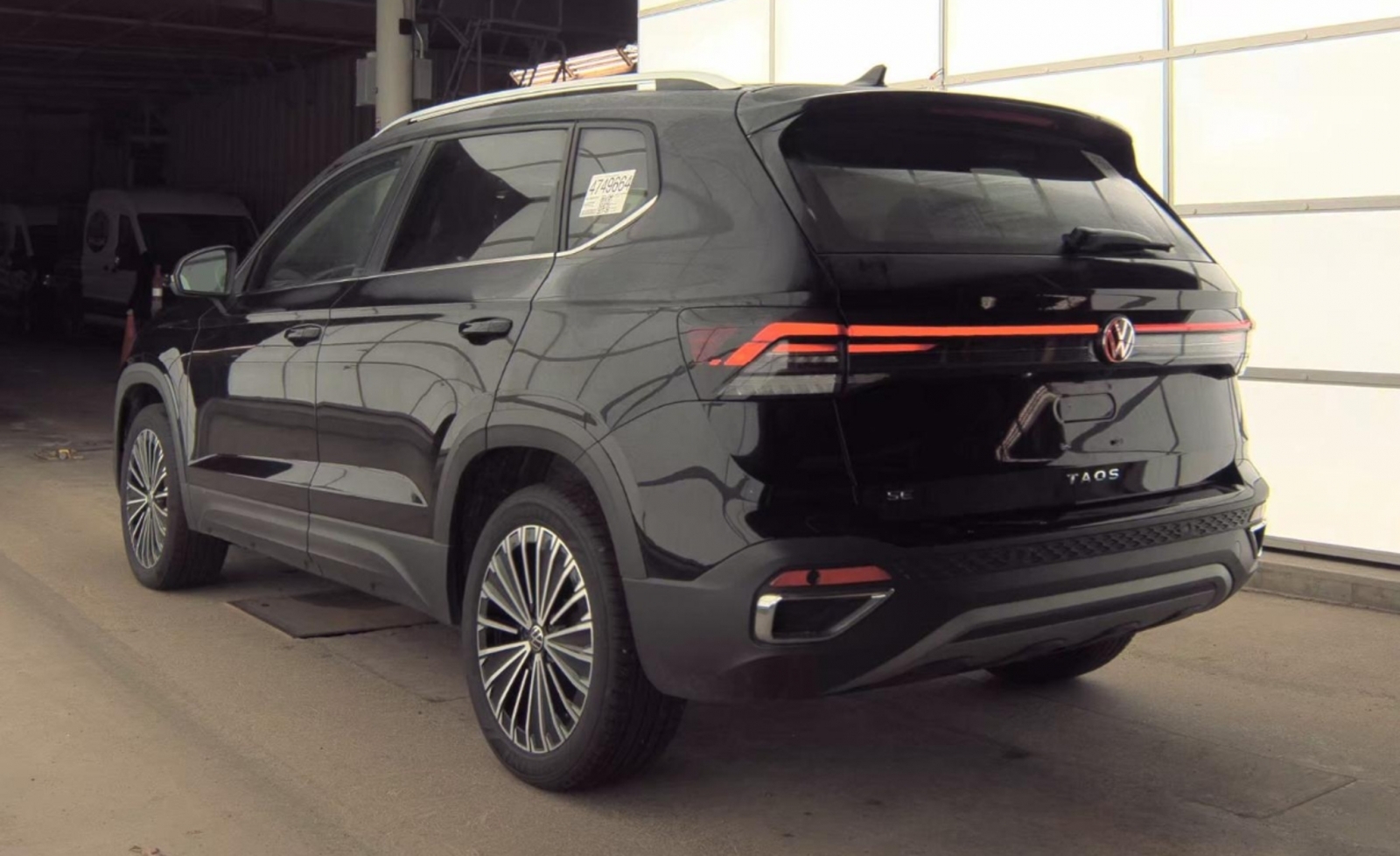 2025 Volkswagen Taos 1.5T SE, 39830, Photo