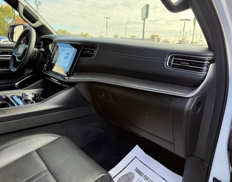 2023 Jeep Wagoneer L 39095