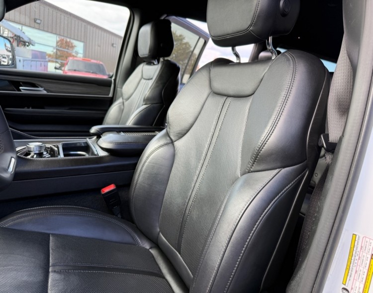 2023 Jeep Wagoneer L 39095