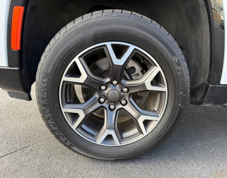 2023 Jeep Wagoneer L 39095