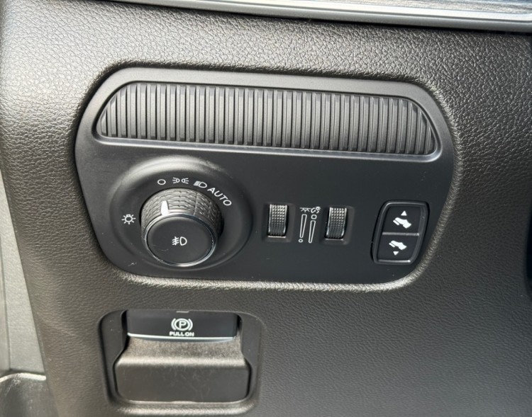 2023 Jeep Wagoneer L 39095