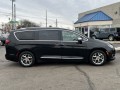 2017 Chrysler Pacifica Limited, BT6153, Photo 2