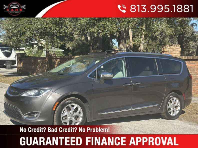 2020 Chrysler Pacifica Limited's photo
