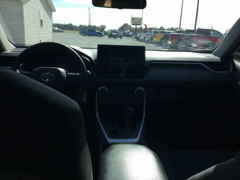2019 Toyota RAV4 LE - Photo 12