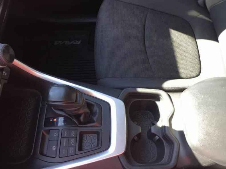 2019 Toyota RAV4 LE - Photo 19