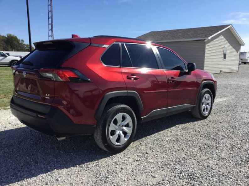 2019 Toyota RAV4 LE - Photo 3