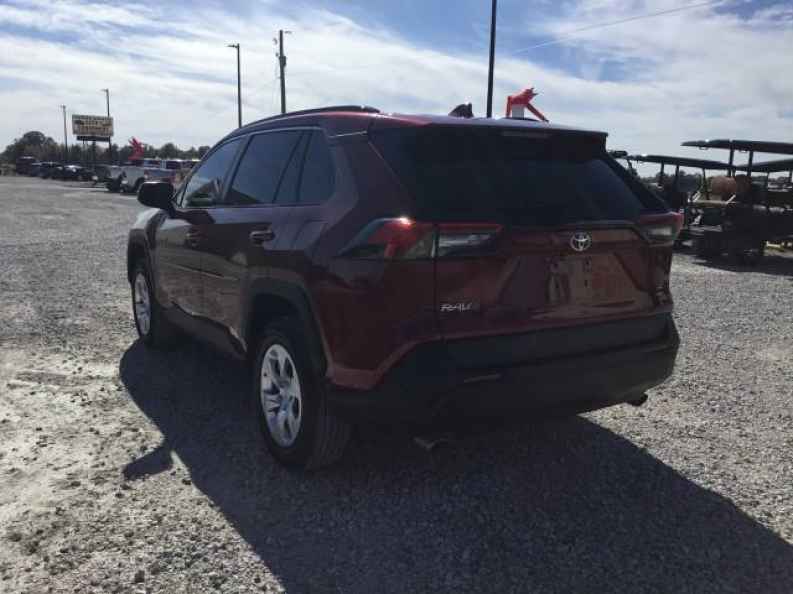 2019 Toyota RAV4 LE - Photo 5