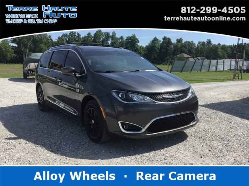 2020 Chrysler Pacifica Touring L's photo